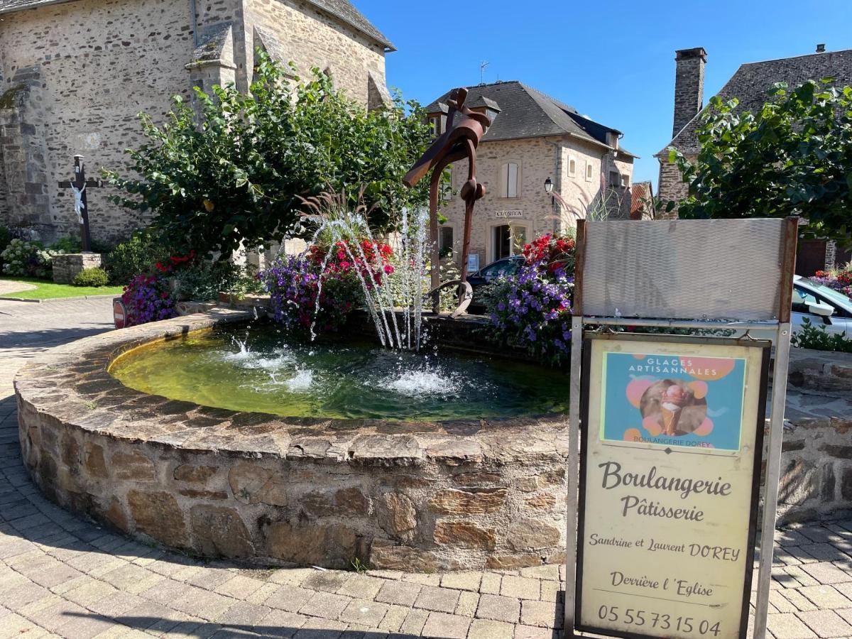 La Maison Charmante D'Elisabeth Saint-Ybard Exterior foto